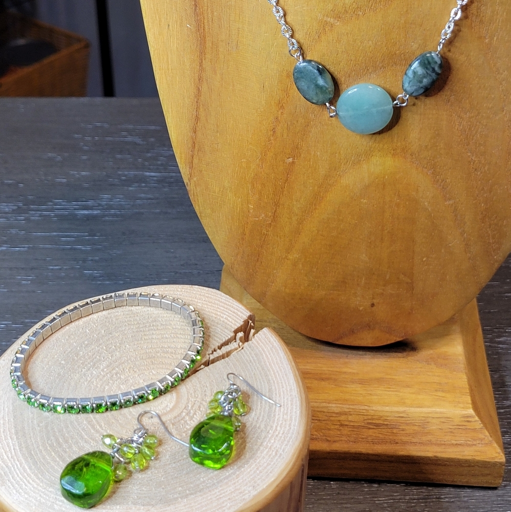3 Piece Green Fashion Jewelry Lot Gemstone Necklace with Bracelet & Earrings